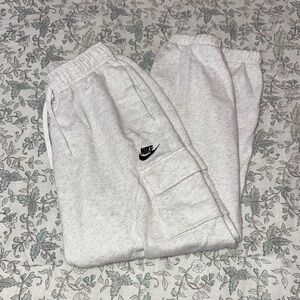 Nike Women's Cargo light grey Sweatpants